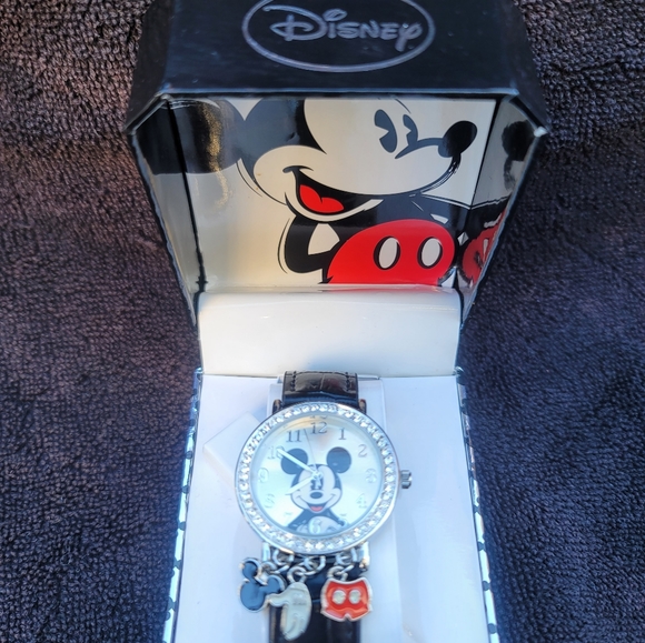 🌟 3/$40 Disney Mickey Charm Watch - Picture 3 of 7